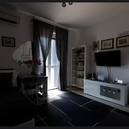 Short Rent Porta Vittoria Apartment *